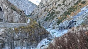 Garganta del Río Reuss en el Gottardo