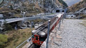 túneles y puentes con el Ferrocarril